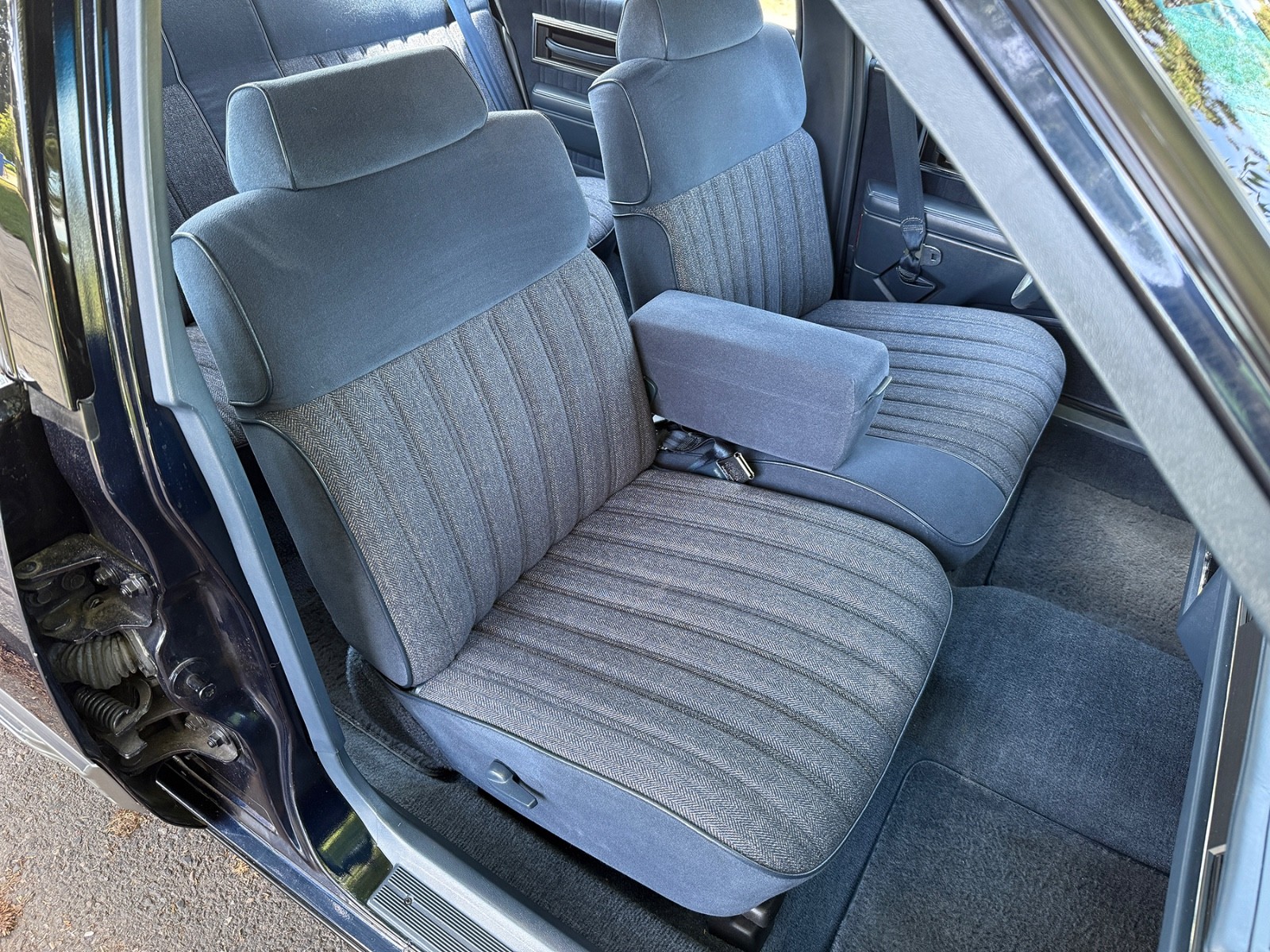 Oldsmobile-Eighty-Eight-1990-Sedan-12