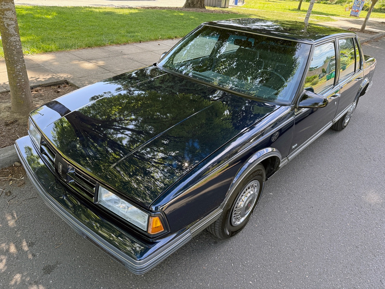 Oldsmobile-Eighty-Eight-1990-Sedan-3
