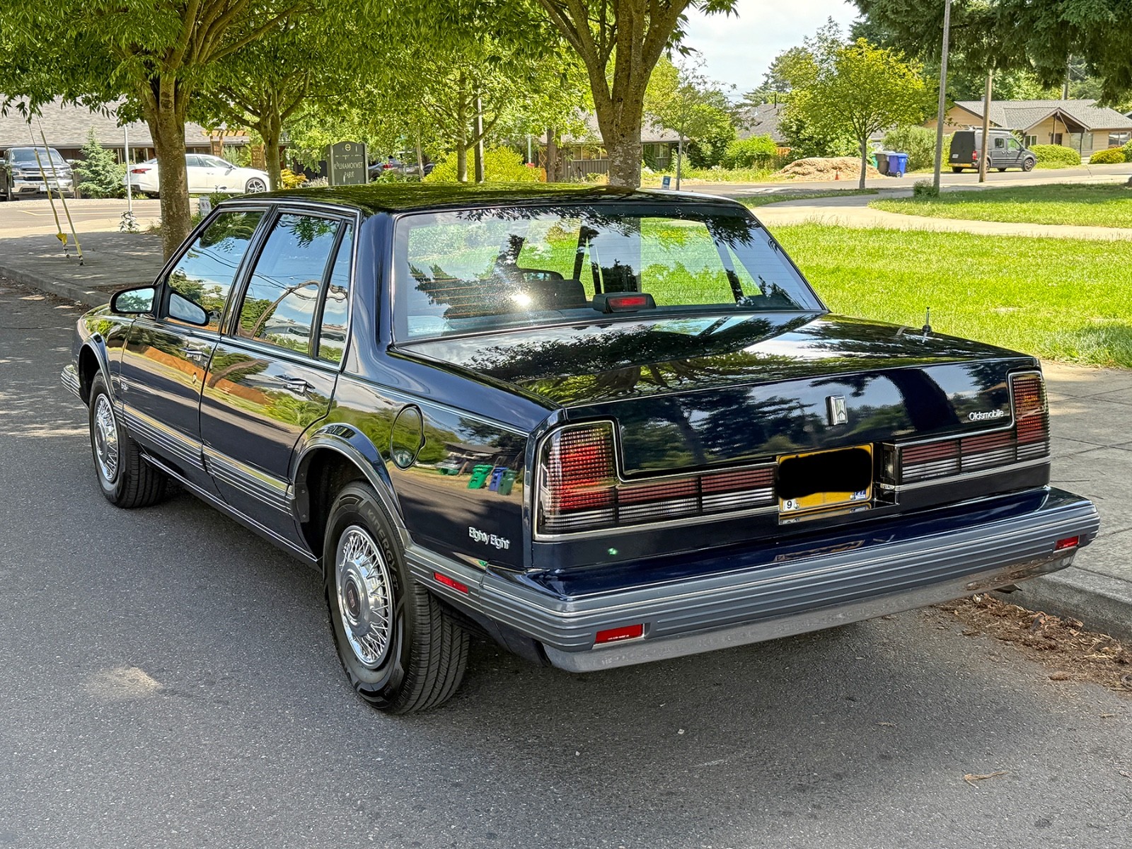Oldsmobile-Eighty-Eight-1990-Sedan-4