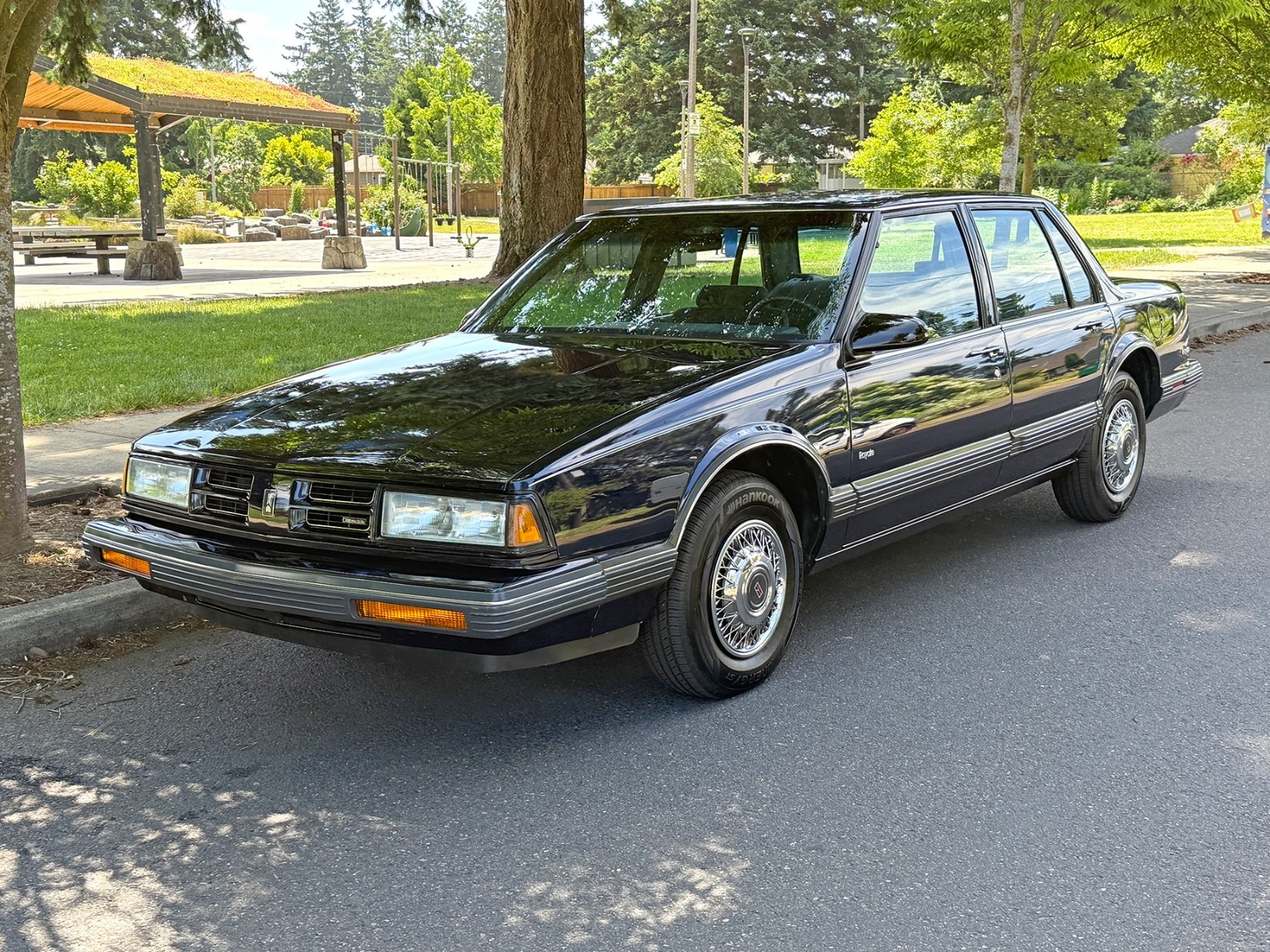 Oldsmobile-Eighty-Eight-1990-Sedan