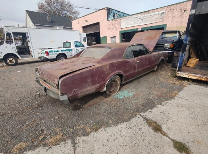 Oldsmobile-F85-1966-Burgundy-Black-3
