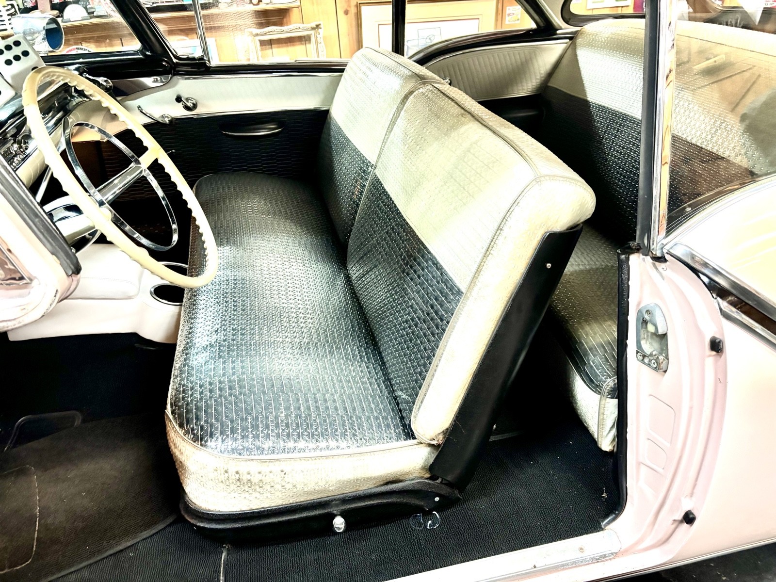 Oldsmobile-Golden-Rocket-1957-10