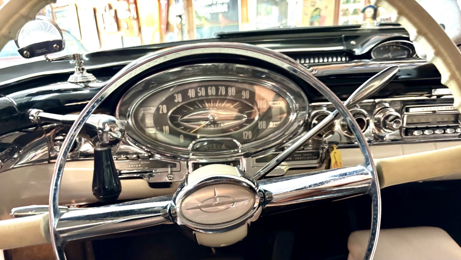 Oldsmobile-Golden-Rocket-1957-12