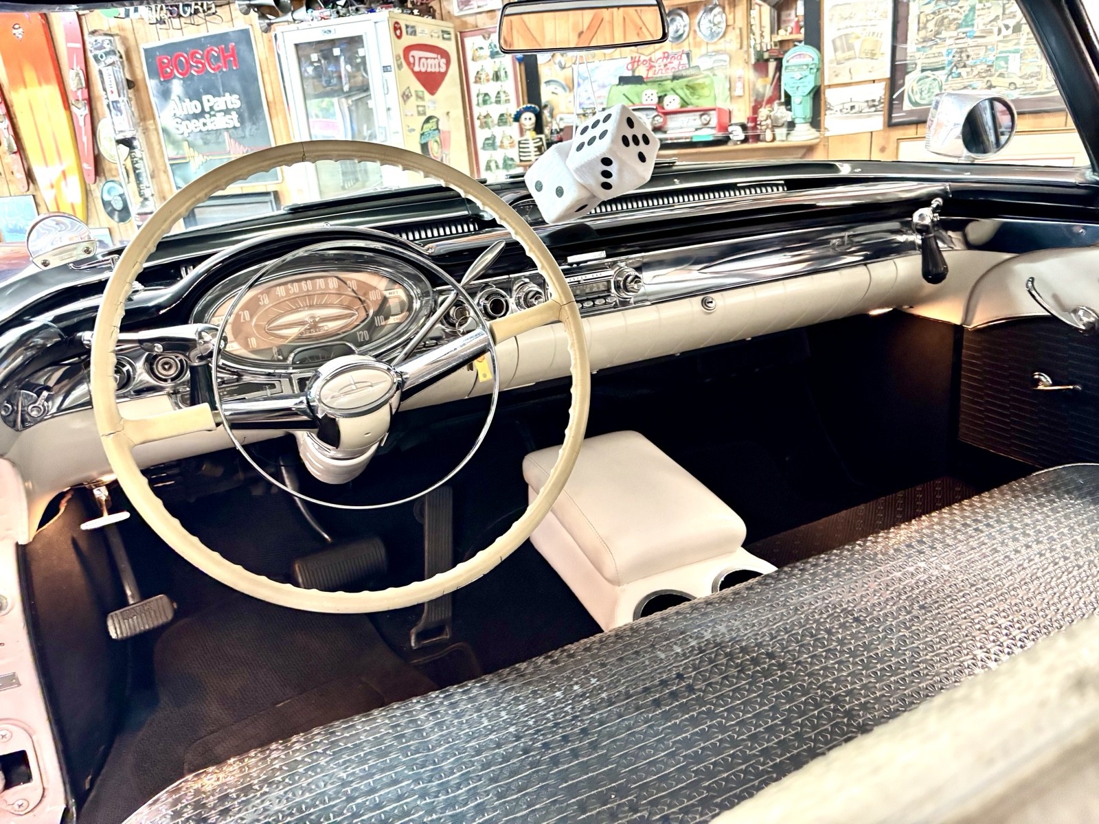 Oldsmobile-Golden-Rocket-1957-14