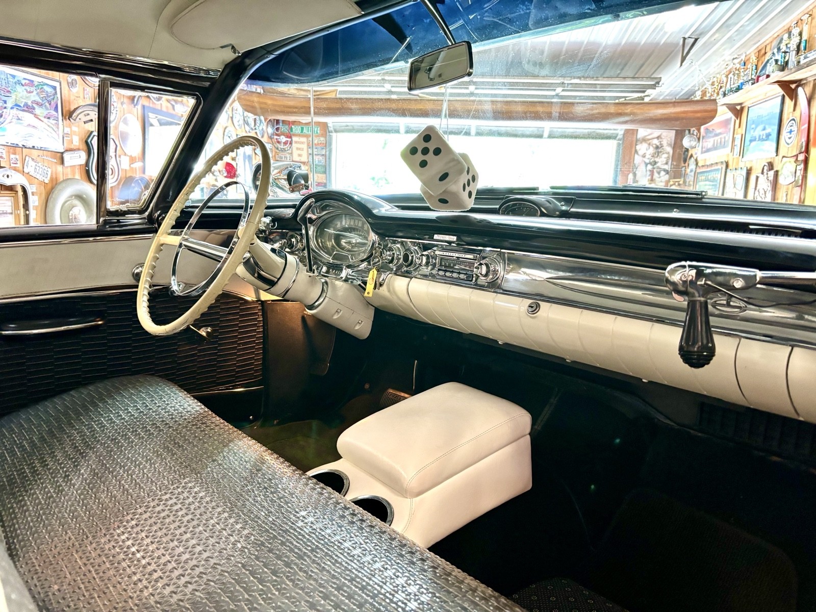 Oldsmobile-Golden-Rocket-1957-18