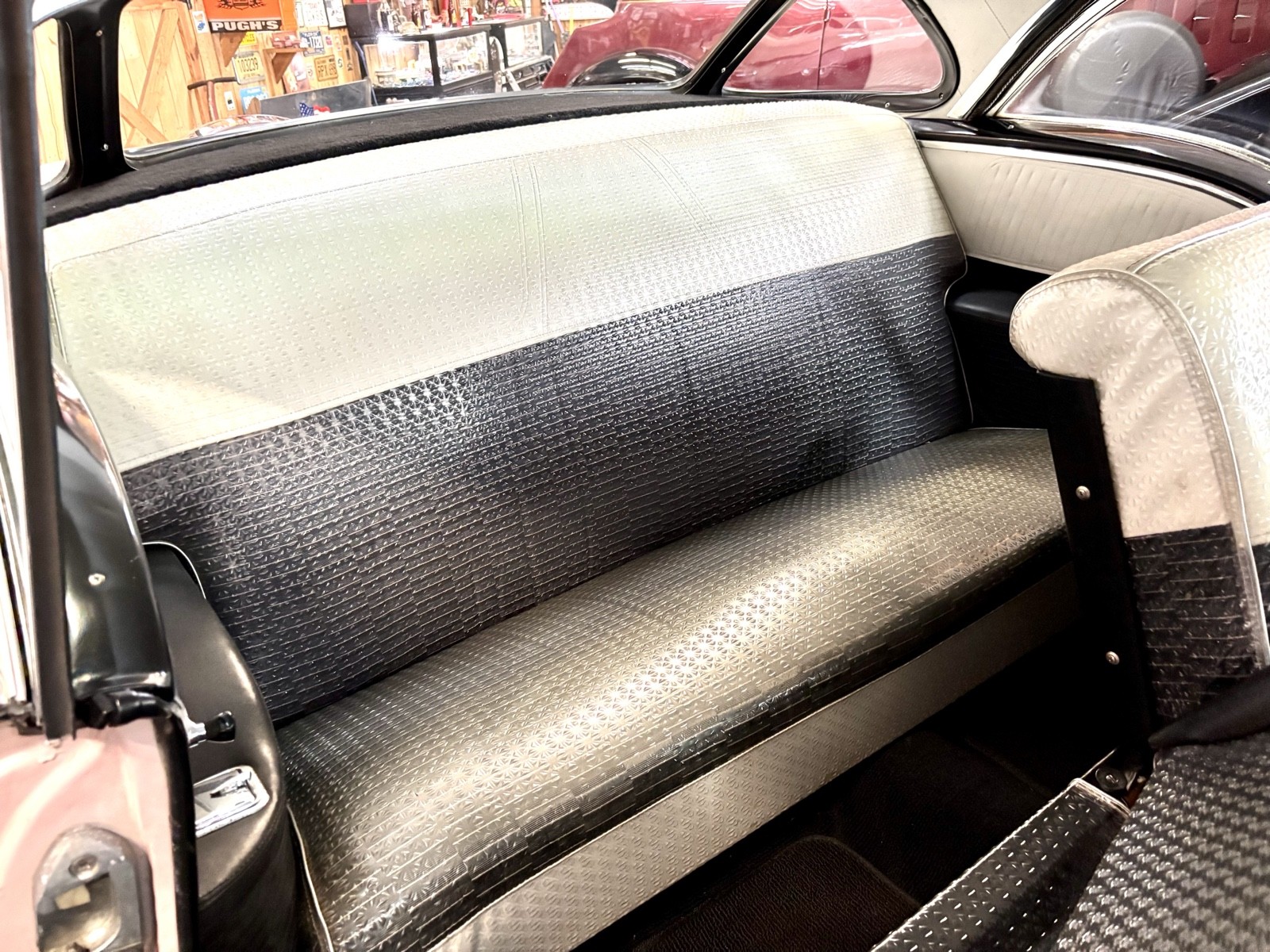 Oldsmobile-Golden-Rocket-1957-19