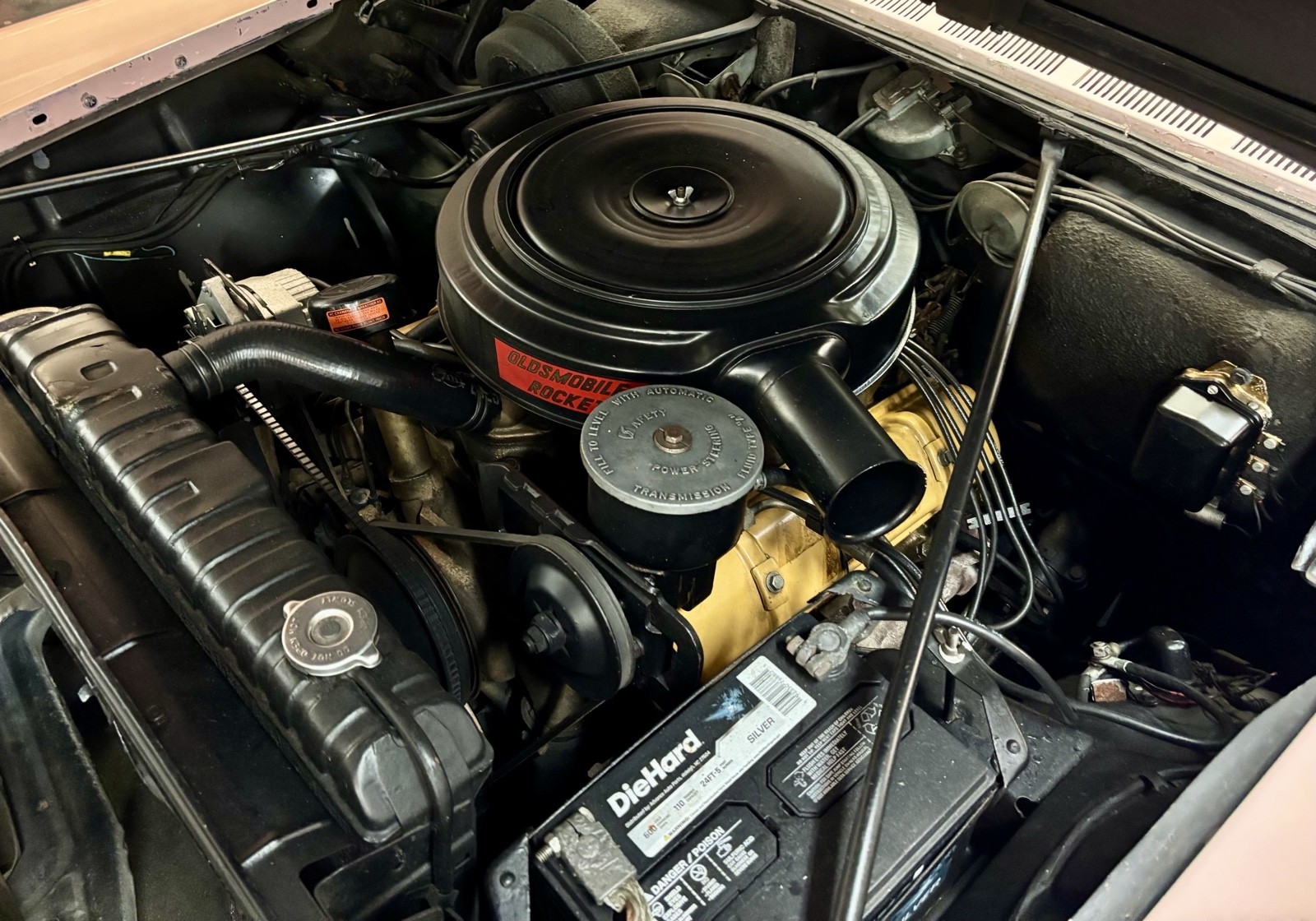 Oldsmobile-Golden-Rocket-1957-21