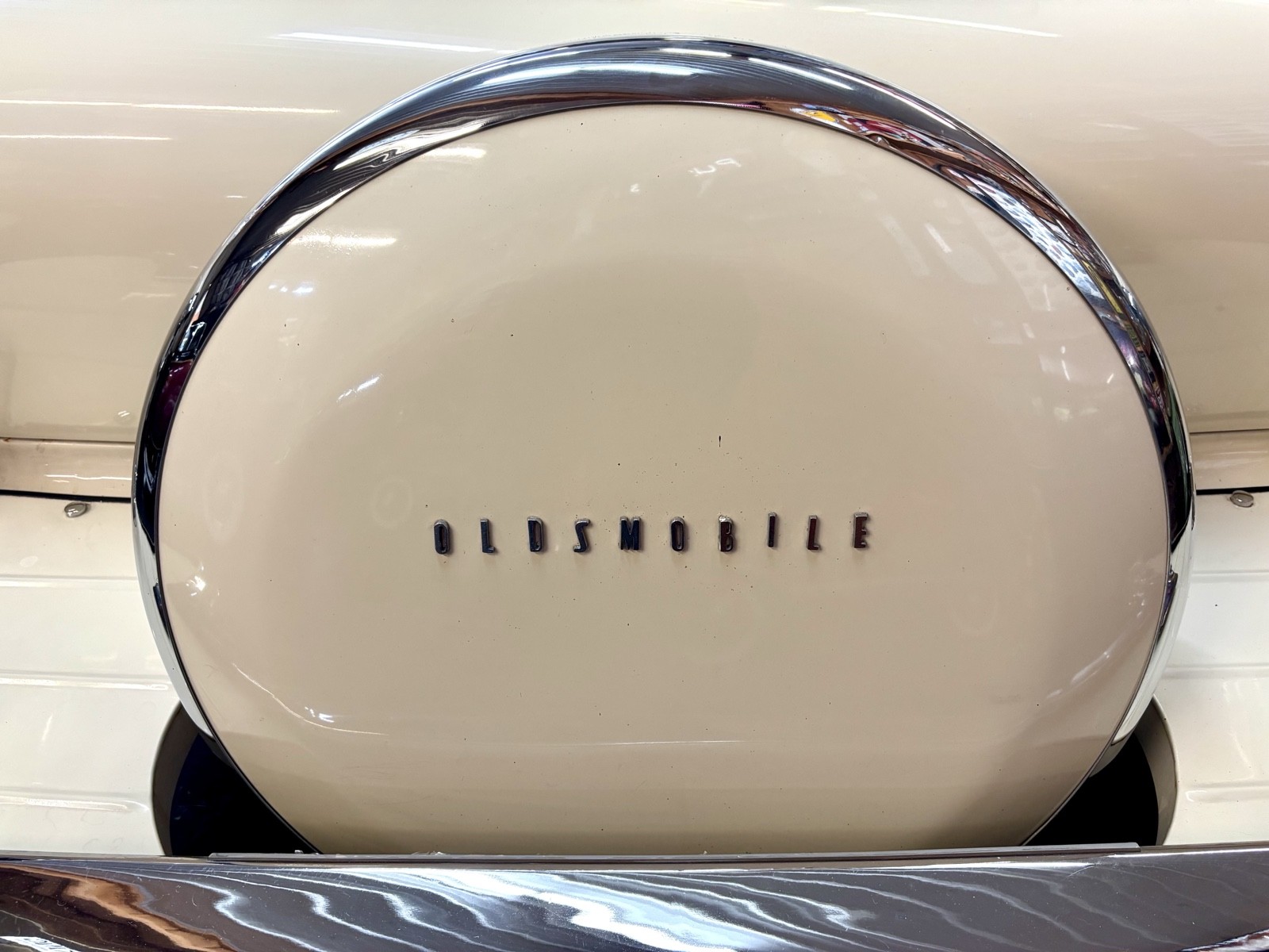 Oldsmobile-Golden-Rocket-1957-23