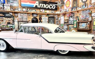 Oldsmobile-Golden-Rocket-1957-24
