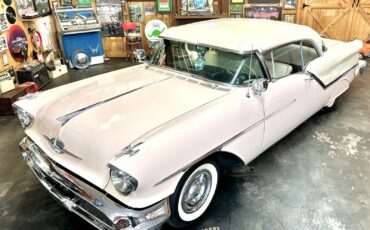 Oldsmobile-Golden-Rocket-1957