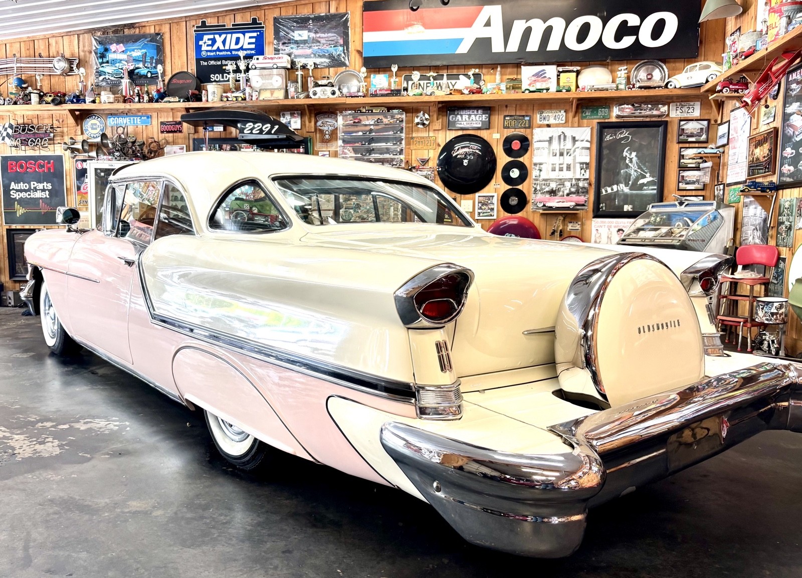 Oldsmobile-Golden-Rocket-1957-8
