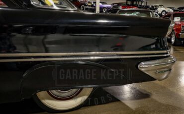 Oldsmobile-Golden-rocket-88-1957-Black-Red-19