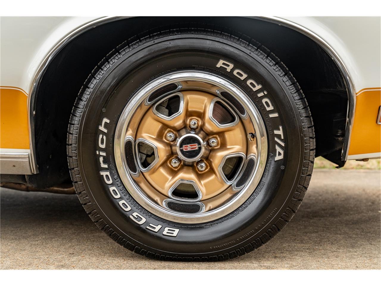 Oldsmobile-Hurst-1972-Cameo-White-Black-22