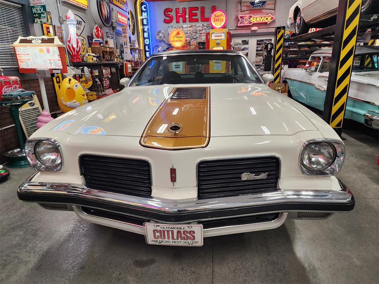 Oldsmobile-Hurst-1974-White-Black-11