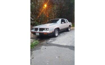 Oldsmobile-Hurst-1984-Silver-Red-12