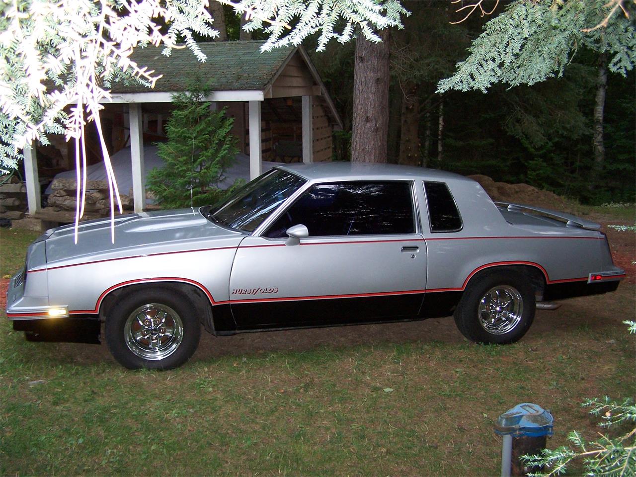 Oldsmobile-Hurst-1984-Silver-Red-4