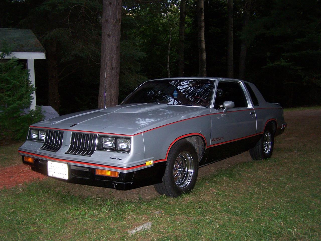 Oldsmobile-Hurst-1984-Silver-Red-5