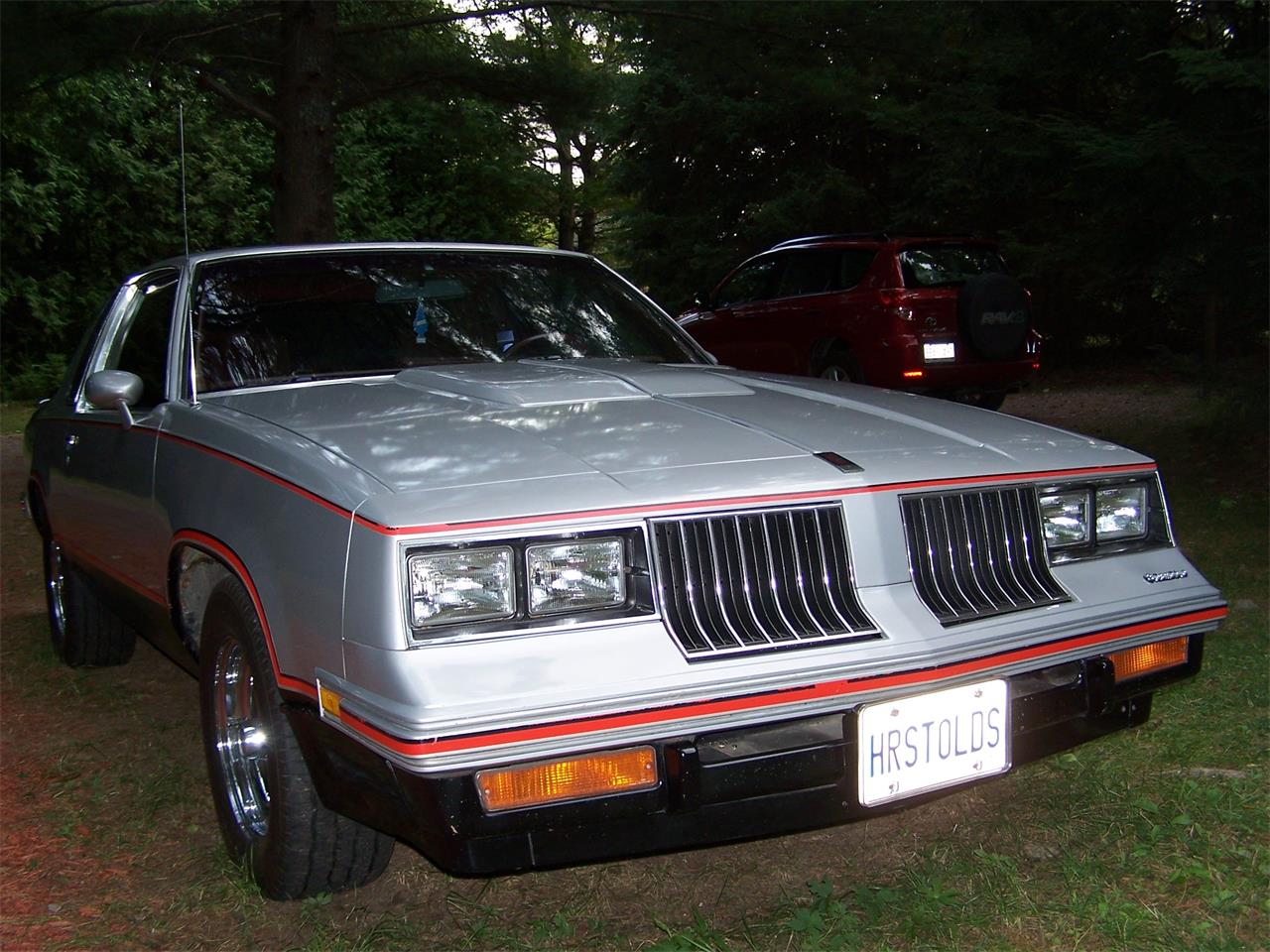 Oldsmobile-Hurst-1984-Silver-Red-6