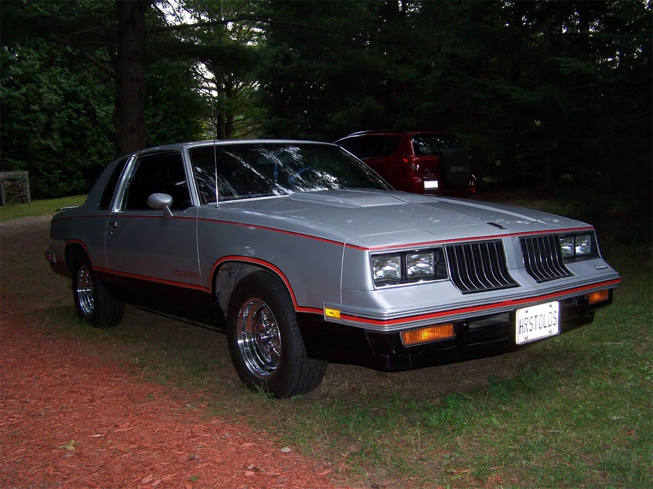 Oldsmobile-Hurst-1984-Silver-Red-7