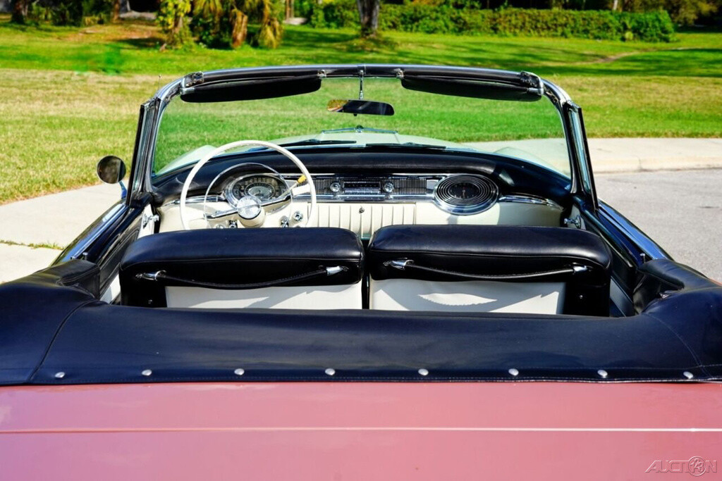 Oldsmobile-Ninety-Eight-1956-18