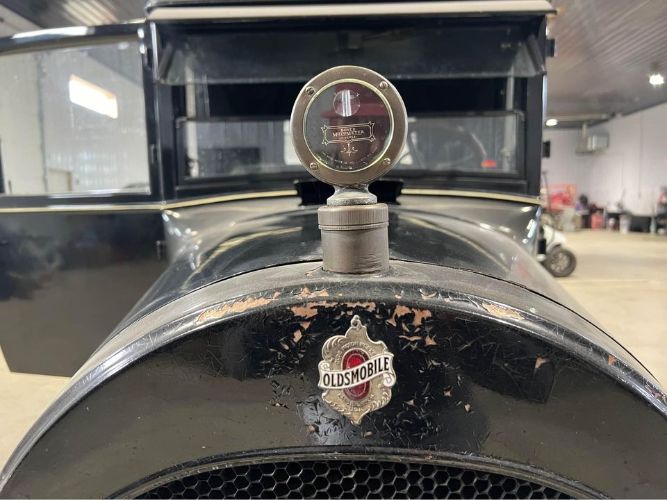 Oldsmobile-Other-1924-Black-5