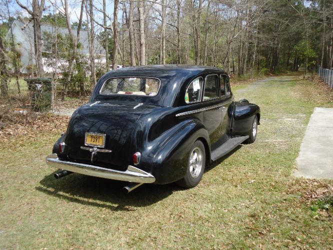 Oldsmobile-Other-1940-BlackGold-3