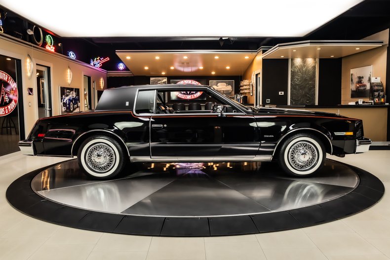 Oldsmobile-Toronado-1979-Black-19