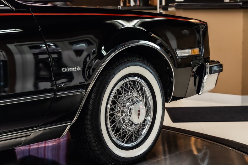 Oldsmobile-Toronado-1979-Black-2