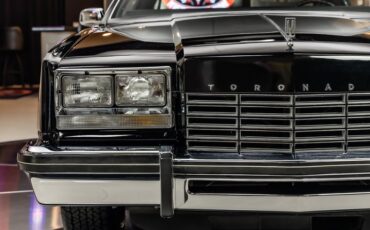 Oldsmobile-Toronado-1979-Black-28
