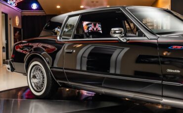 Oldsmobile-Toronado-1979-Black-29