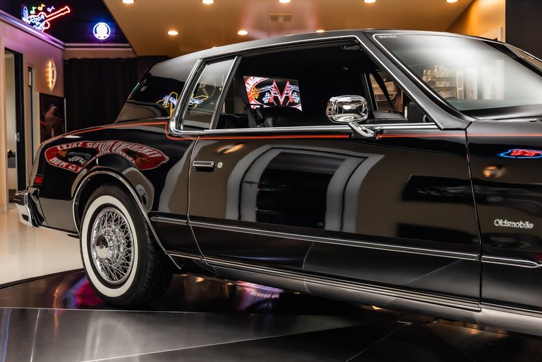 Oldsmobile-Toronado-1979-Black-29