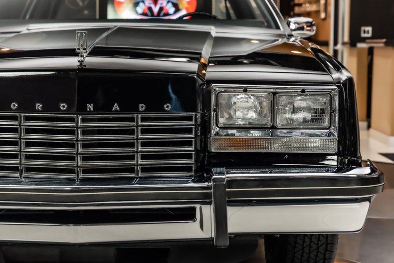 Oldsmobile-Toronado-1979-Black-35