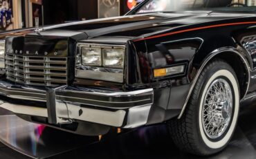 Oldsmobile-Toronado-1979-Black-36