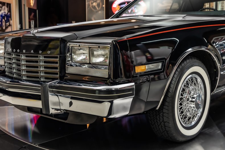 Oldsmobile-Toronado-1979-Black-36