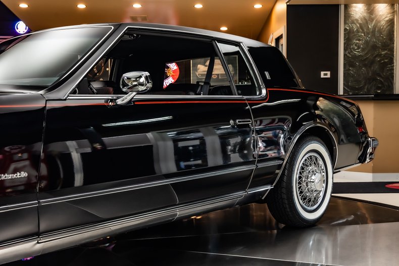 Oldsmobile-Toronado-1979-Black-37