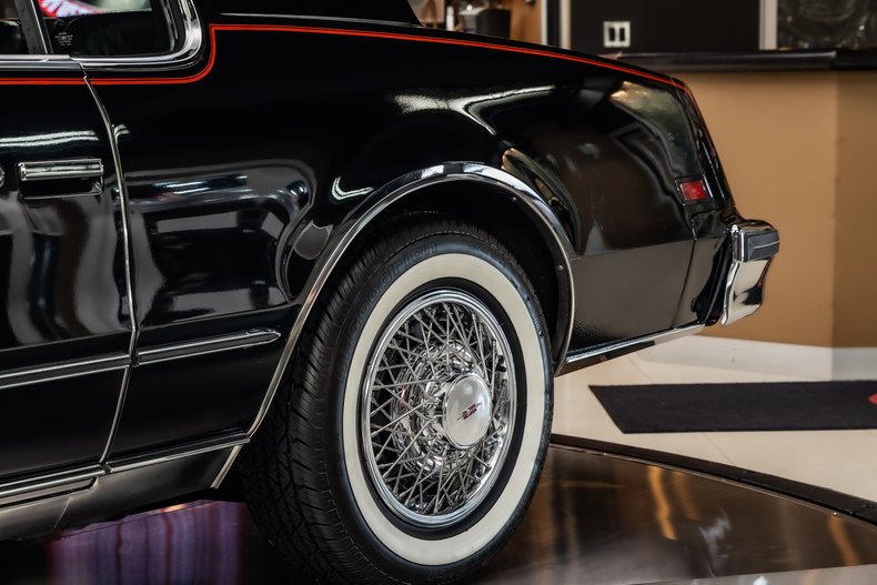 Oldsmobile-Toronado-1979-Black-38