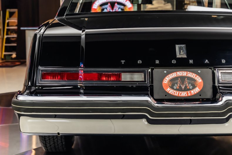 Oldsmobile-Toronado-1979-Black-40
