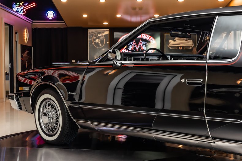 Oldsmobile-Toronado-1979-Black-42