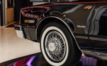 Oldsmobile-Toronado-1979-Black-43