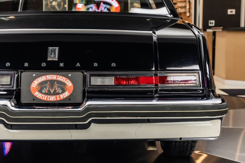Oldsmobile-Toronado-1979-Black-48