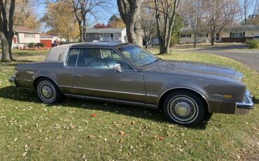 Oldsmobile-Toronado-1984-Gold-Light-Beige-1
