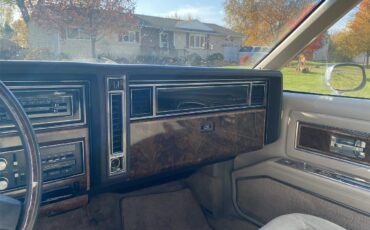 Oldsmobile-Toronado-1984-Gold-Light-Beige-11