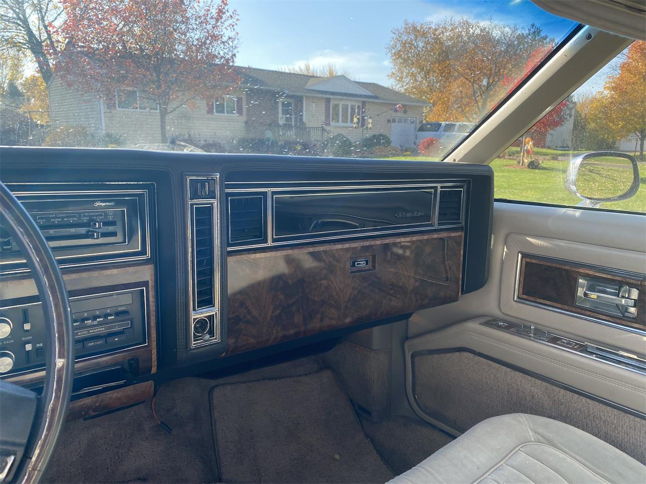 Oldsmobile-Toronado-1984-Gold-Light-Beige-11