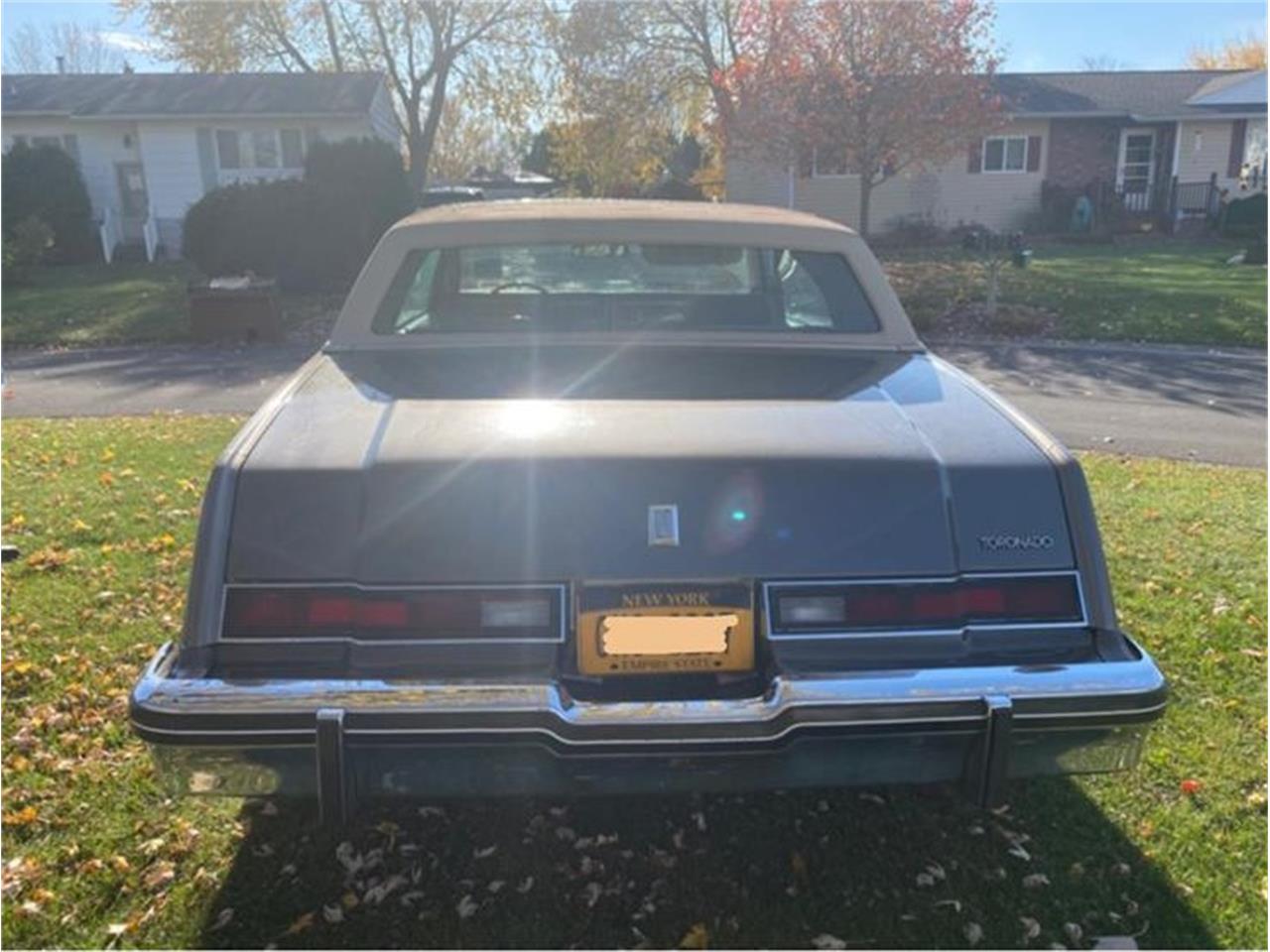 Oldsmobile-Toronado-1984-Gold-Light-Beige-2