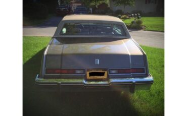 Oldsmobile-Toronado-1984-Gold-Light-Beige-3