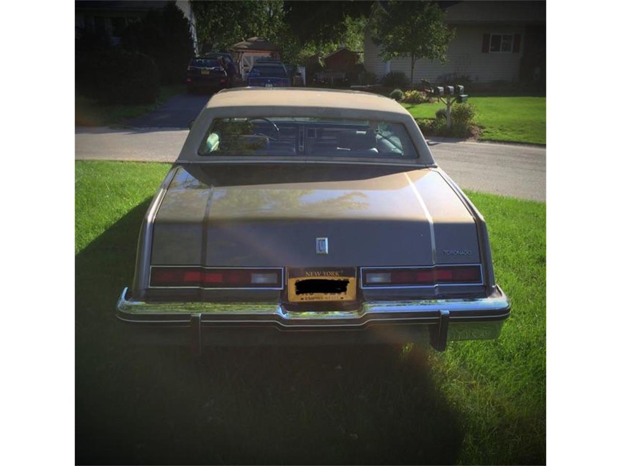 Oldsmobile-Toronado-1984-Gold-Light-Beige-3