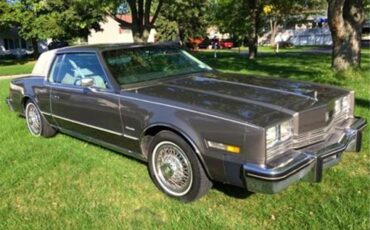 Oldsmobile-Toronado-1984-Gold-Light-Beige