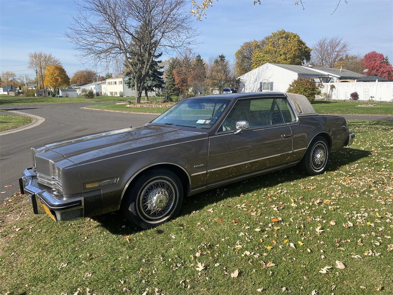 Oldsmobile-Toronado-1984-Gold-Light-Beige-4