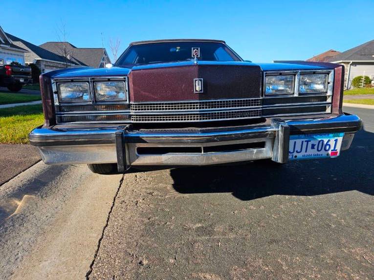Oldsmobile-Toronado-1985-Burgandy-Burgandy-2