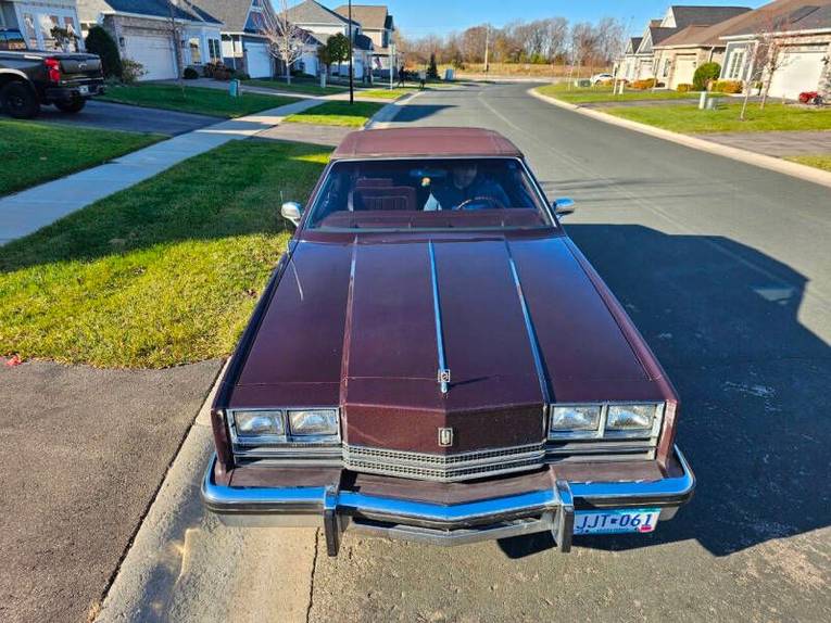 Oldsmobile-Toronado-1985-Burgandy-Burgandy-3